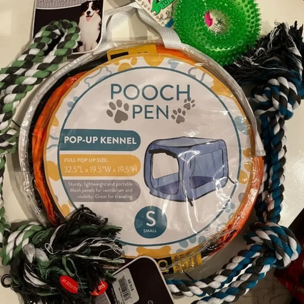 Pop-Up‎ Kennel  / Pooch Pen & Three Dog Toys  (Size Small) (new)